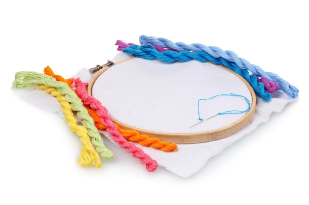 haft krzyżykowy na drewnianej tamborku